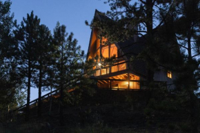 Lazy Bear Lodge in Florissant with Mountain Views!